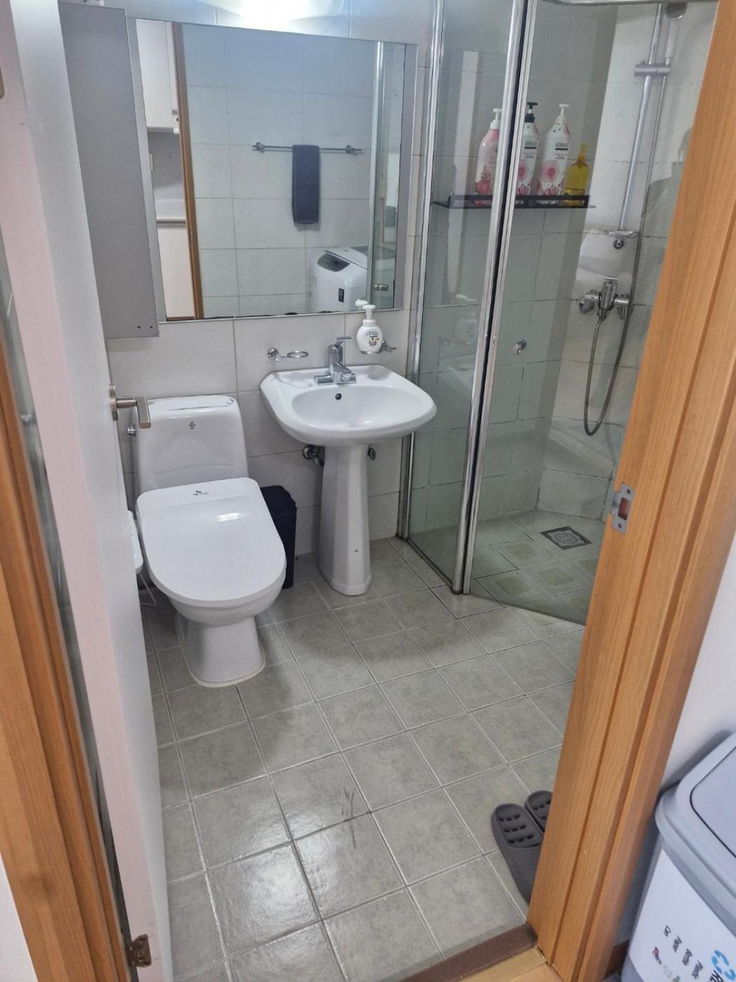 Hongdae Guesthouse 1Min From Hongik Uni Station Exit #1 서울특별시 외부 사진